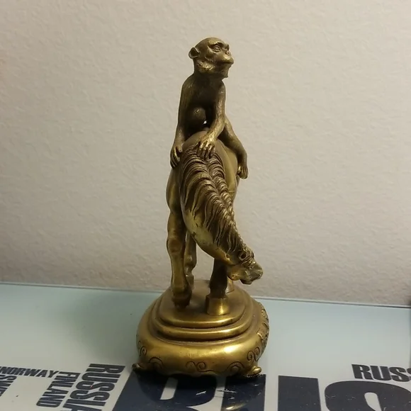 Statue - Picture 3 of 5